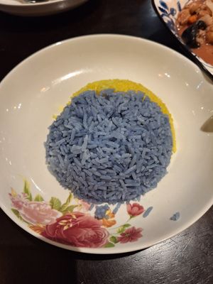 Blue pea and turmeric rice at Coco Veggie Nonya Cuisine 椰素林 in Central Singapore
