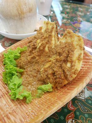 Satay Sauce Deep Fried Toufu at Coco Veggie Nonya Cuisine 椰素林 in Central Singapore