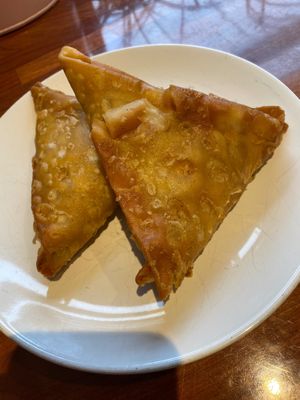 Vegan samosa 🌱💚 at Lenny's of Rochester in Rochester
