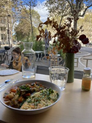 Tasty food, cozy restaurant and very friendly staff at apeti - Ségur in Paris