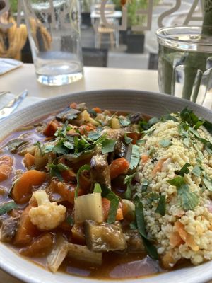 Plat chaud (Main dish) at apeti - Ségur in Paris