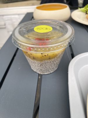 Chia pudding with kiwi 🥝   at apeti - Ségur in Paris