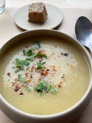Parsnip, potato and lemon soup  at apeti - Ségur in Paris