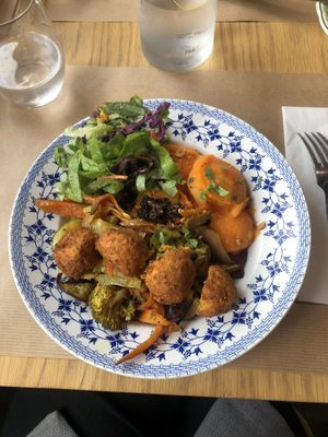 Plat du jour. Un peu déçu des falafels  at apeti - Ségur in Paris