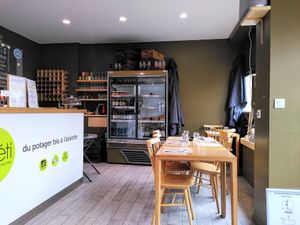 Some of the tables inside at apeti - Ségur in Paris