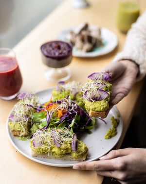 Avocado toast at apeti - Ségur in Paris