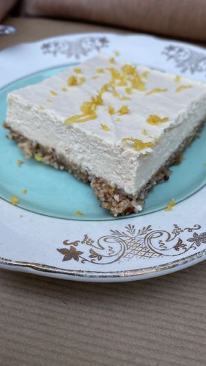 Lemon “no cheese" cake   at apeti - Ségur in Paris