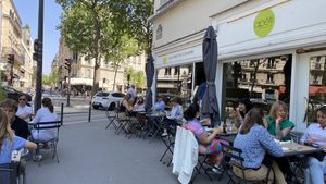 Lovely seating  at apeti - Ségur in Paris
