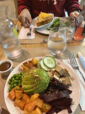 Lasagne und Bowl  at apeti - Ségur in Paris