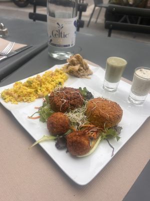 Amazing food and service 🫶🏽🇫🇷😋  at apeti - Ségur in Paris