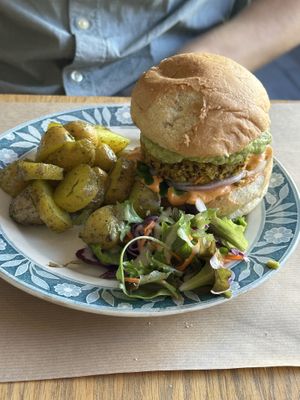 Quinoa burger  at apeti - Ségur in Paris