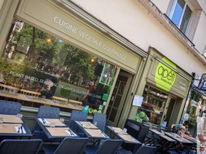 Facade at apeti - Ségur in Paris