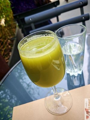 Detox juice at apeti - Ségur in Paris