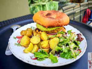 A gluten-free burger with baked apples, very light with its salad. at apeti - Ségur in Paris