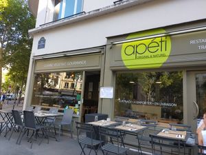 Gezellig buiten zitten at apeti - Ségur in Paris