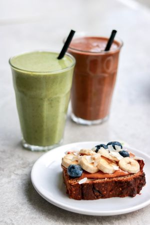 Glutenfree Banana Bread and Smoothies at Oliver Green - East in Amsterdam
