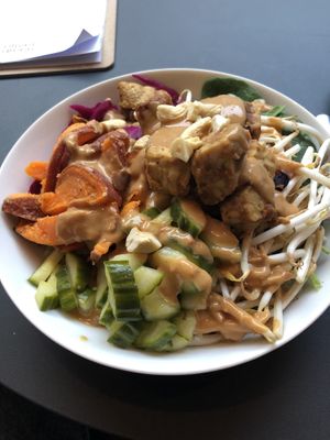 Tasty & healthy bowl at Oliver Green - East in Amsterdam