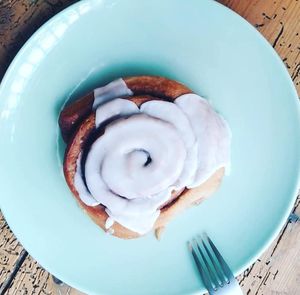 Vegan cinnamon rolls at Delightcious in Terrassa