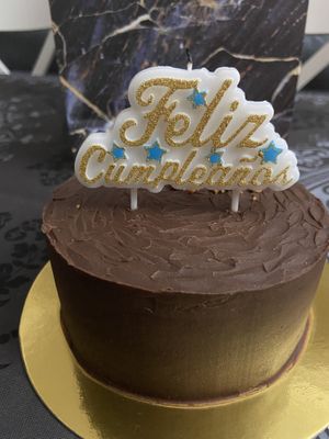 Tarta de cumple de chocolate y crema de lotus at Delightcious in Terrassa
