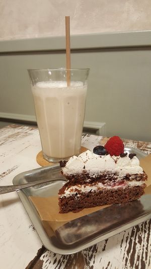 Batido + Red Velved VEGAN! at Delightcious in Terrassa