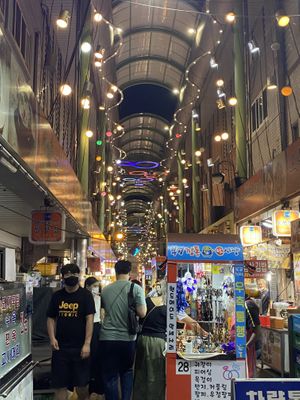 Market vibes  at Koreapizza in Busan