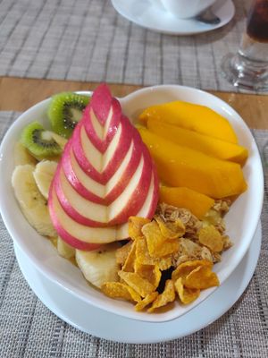Smoothiebowl (mango - banana - pineapple) at Coconuts in Krabi