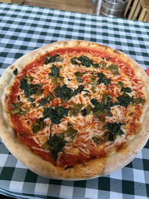 Spinach/asparagus/garlic pizza  at Da Giovanni in Budapest