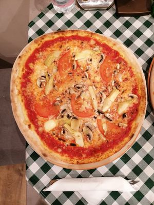 Artichoke pizza at Da Giovanni in Budapest