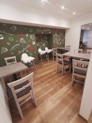 Highchairs for children available at Da Giovanni in Budapest