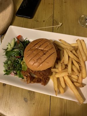 Jackfruit ‘burger' at The Farmers Arms in Ledbury