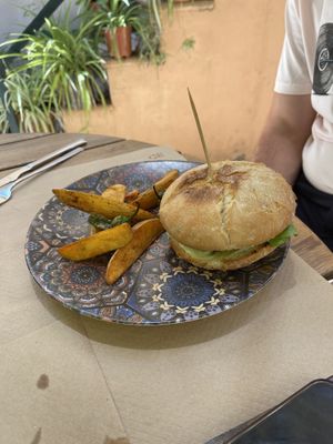 Burger and homemade wedges  at Plaer Natural in Mallorca