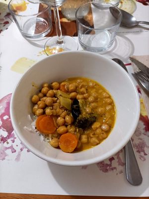 Curry de garbanzos   at Plaer Natural in Mallorca