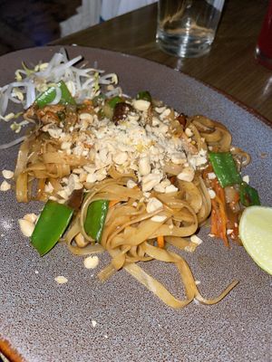 Pad thai  at Plantasia in Mexico City