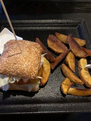 Burger und Fries at Hotel Victoria in Meiringen