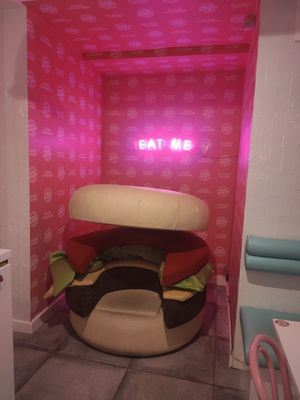 Fotoshooting material at Neat Burger - Oxford Circus in London