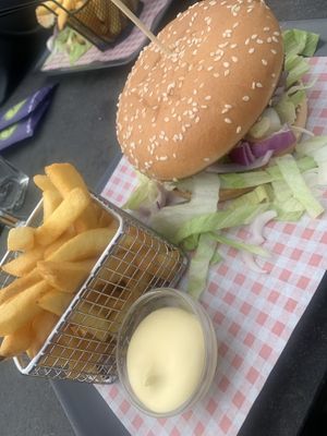 Vega burger met patat en vegan mayo  at Paviljoen Stormvogel in Oostvoorne