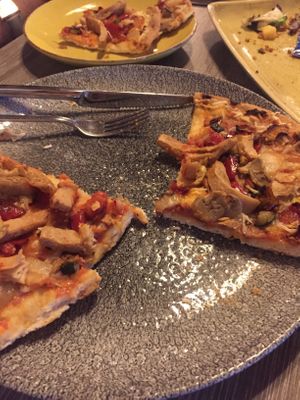 dry overcooked bland pizza at Talanis in Alcala De Henares