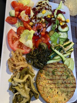 Vegan burger salad  at Just Made - Fatto mo mò in Sorrento