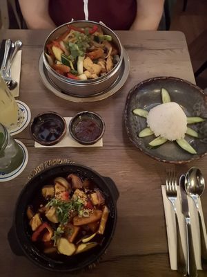 Hauptgang : Nr. 34 Udon Nudeln und Nr. 56 Gemüse in sehr würziger Soße at Soy in Munich