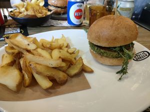 Vegan burger with dippers at Mystic Burger in Como