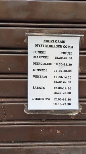 Neue Öffnungszeiten Stand Aug 2025 at Mystic Burger in Como