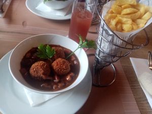  at Le Roy d'Espagne in Brussels