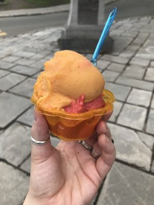 Sorbet mangue/fruit de la passion et sorbet framboise  at Le St-Crème in Quebec