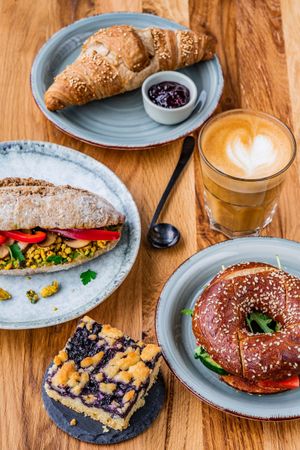vegan breakfast & snacks at Esskalation in Bonn