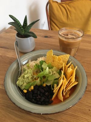 Esskalations Bowl and Iced Latte  at Esskalation in Bonn