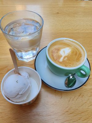 Was there again 🤩 got again the coconut basil sorbet, and the vegan cappuccino with almond milk... Both fantastic at Gianni in Dubrovnik
