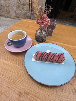 Vegan berry cake with double espresso at Gianni in Dubrovnik