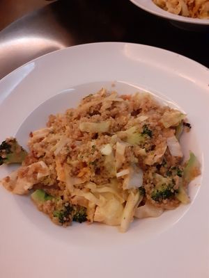 Quinoa, broccoli and peanut sausage at Lemongrass - Ribera in Valencia