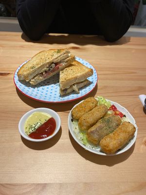Mushroom sandwich  at Veggie Sun 植日生 - Zhí RìShēng in Taipei