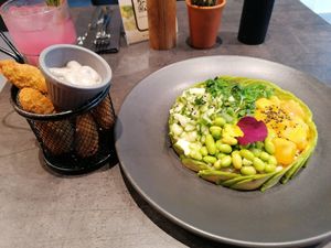 Avocado fries and poke bowl at The Avocado Show - Keizersgracht in Amsterdam